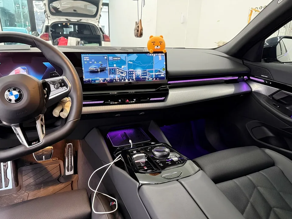 BMW 5 Series G60のカーラッピング事例|費用目安・仕上がり 施工写真 1-1