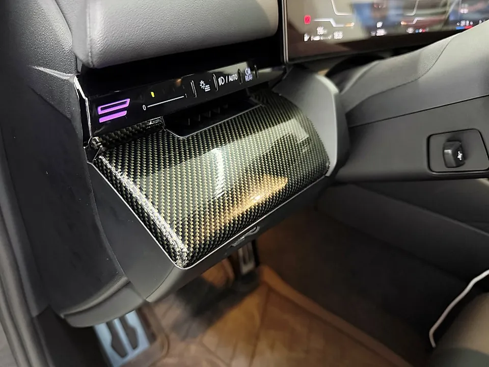 BMW 5 Series G60のカーラッピング事例|費用目安・仕上がり 施工写真 1-2