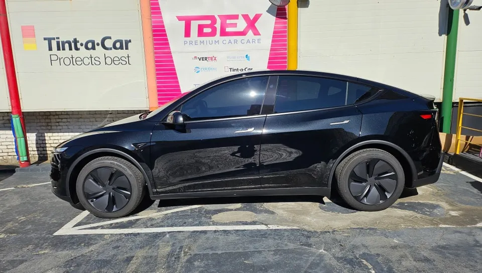 Tesla Model Yのカーフィルム施工事例｜費用目安と仕上がり 施工写真 1-2