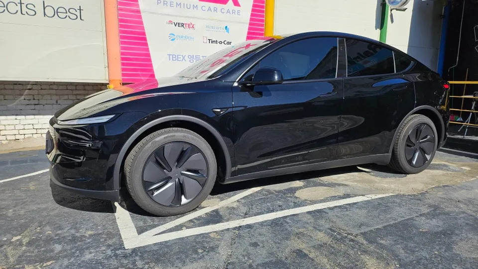 Tesla Model Yのカーフィルム施工事例｜費用目安と仕上がり 施工写真 2-2