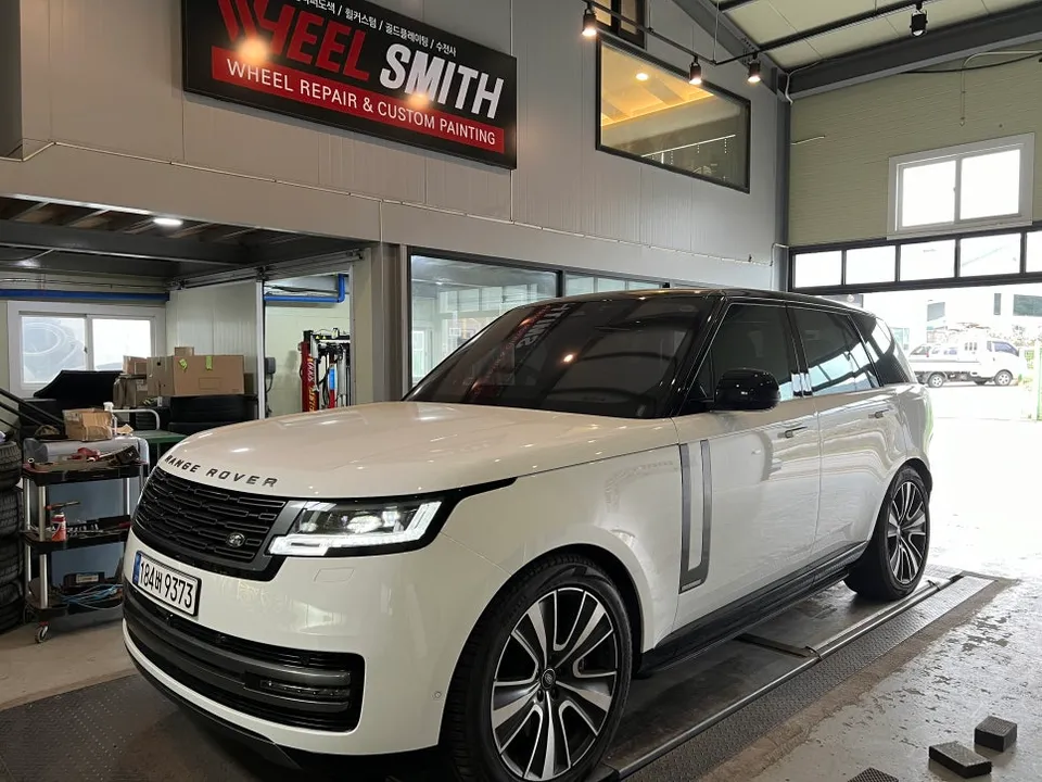 Land Rover Range Rover Vogueのホイールリペア・塗装事例 施工写真 2