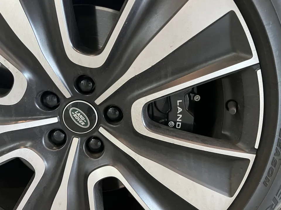 Land Rover Range Rover Vogueのホイールリペア・塗装事例 施工写真 3
