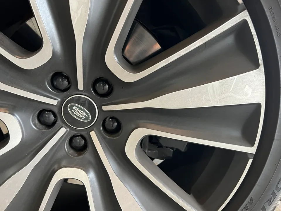 Land Rover Range Rover Vogueのホイールリペア・塗装事例 施工写真 5