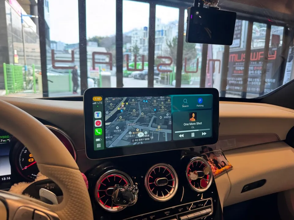 Mercedes-Benz C-Class W205のAndroid Auto・CarPlay取付事例 施工写真 4-1