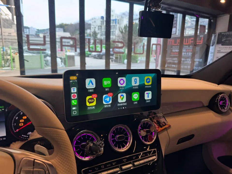 Mercedes-Benz C-Class W205のAndroid Auto・CarPlay取付事例 施工写真 1-2