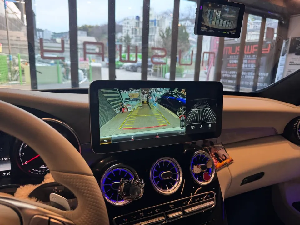 Mercedes-Benz C-Class W205のAndroid Auto・CarPlay取付事例 施工写真 2-2