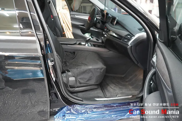 BMW X5のドライブレコーダー取付事例 施工写真 5