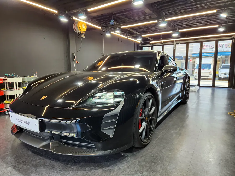Porsche Taycan ambient lighting - Porsche Taycan Ambient Lighting Review: Cost & Results photo 3