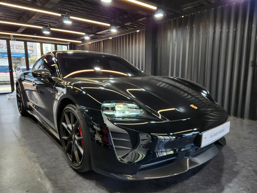 Porsche Taycan ambient lighting - Porsche Taycan Ambient Lighting Review: Cost & Results photo 4
