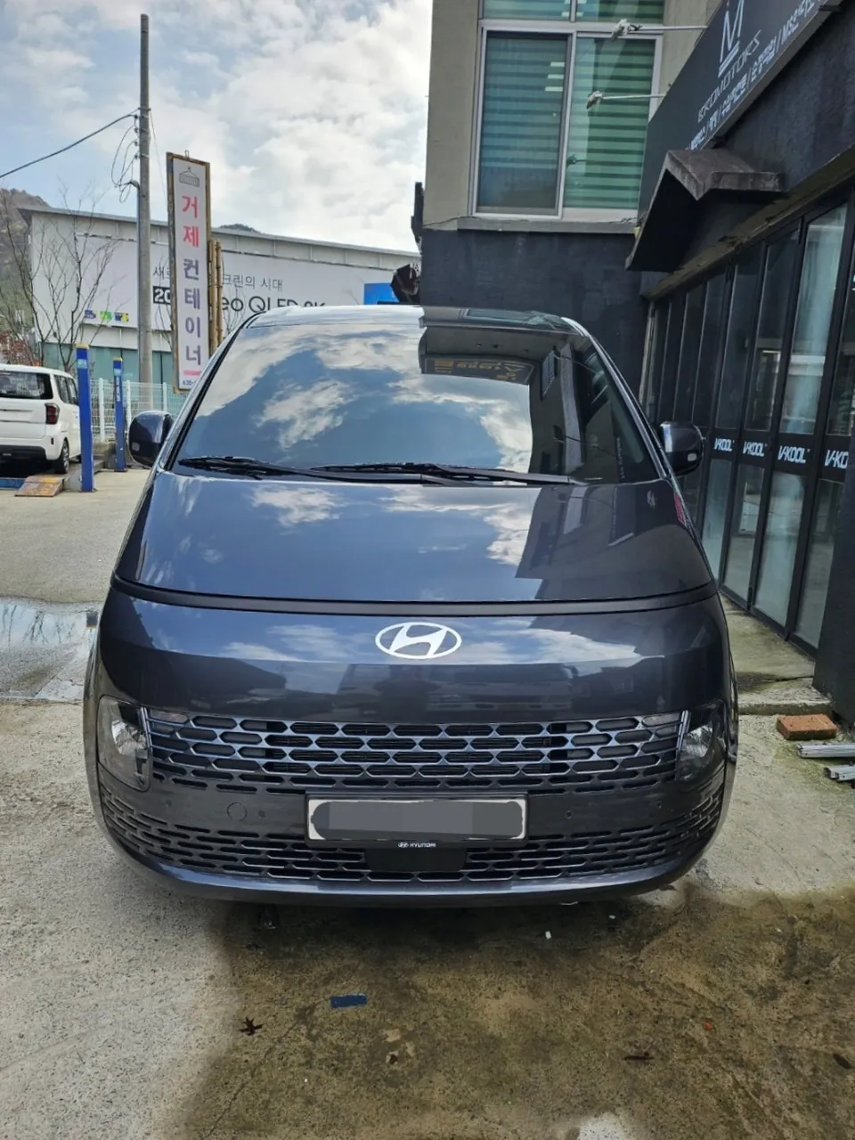 Hyundai Staria interior customization - Hyundai Staria 9-Seater 3rd Row Rail Extension Review photo 3