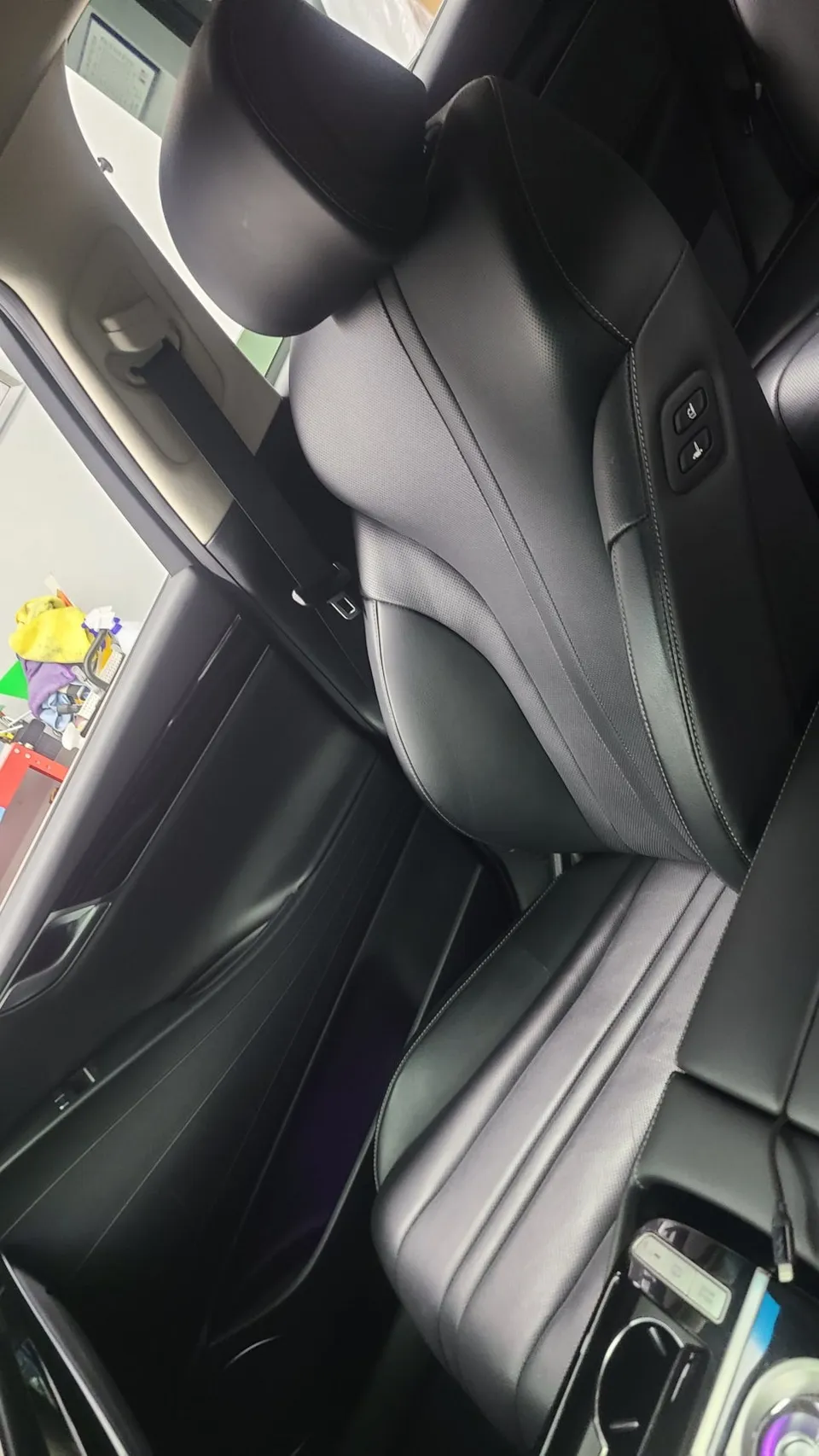 Kia Carnival seat ventilation - Kia Carnival Seat Ventilation & Heating Review photo 3