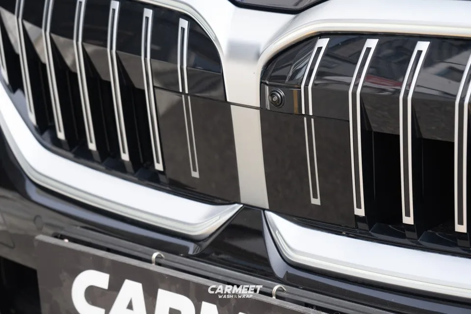 BMW 5 Series G60 カーラッピング事例|費用目安・仕上がり 施工写真 1-2
