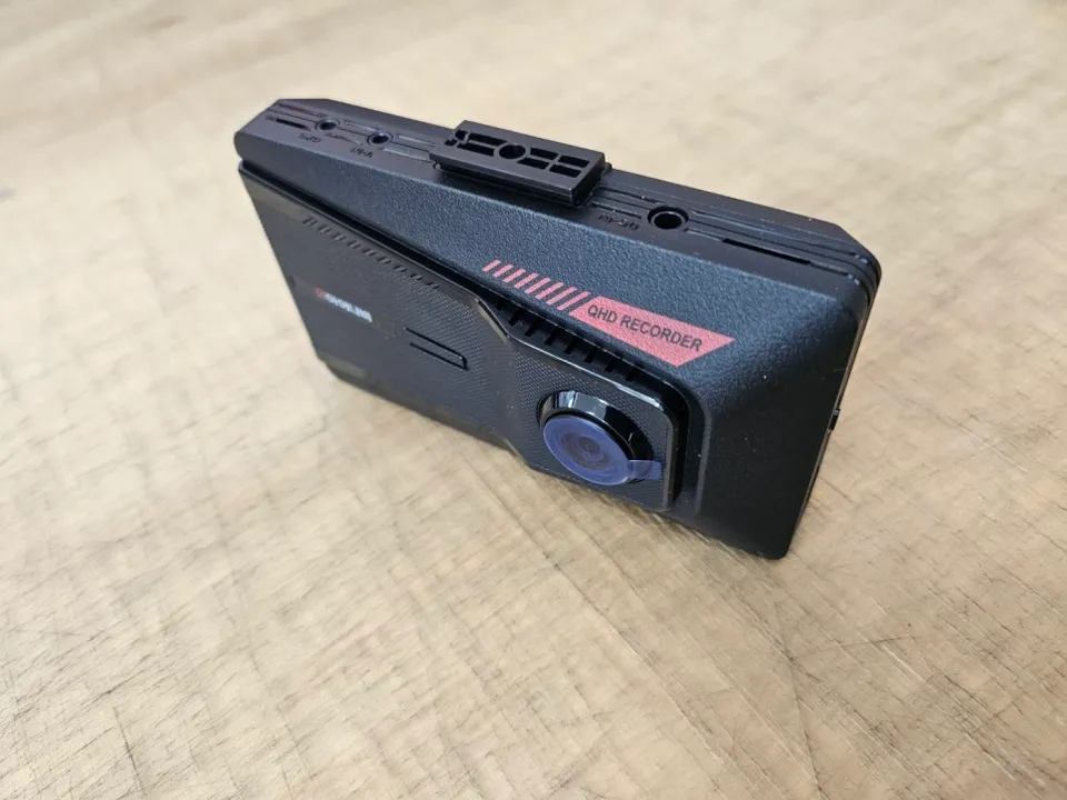 KG Mobility Torresのドライブレコーダー取付事例 施工写真 1-2