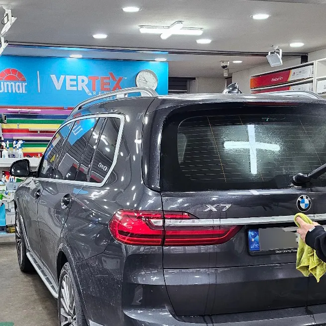 BMW X7のカーフィルム施工事例|費用目安・仕上がり 施工写真 2-1