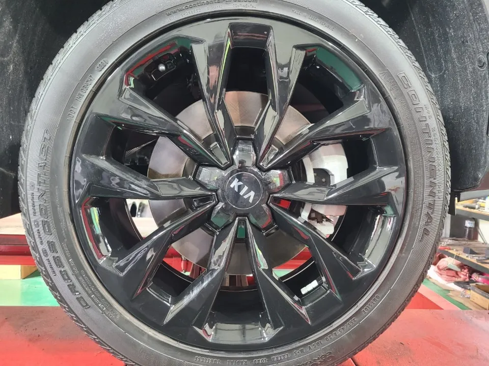 Kia Sorentoのホイールリペア・塗装事例 施工写真 4-2