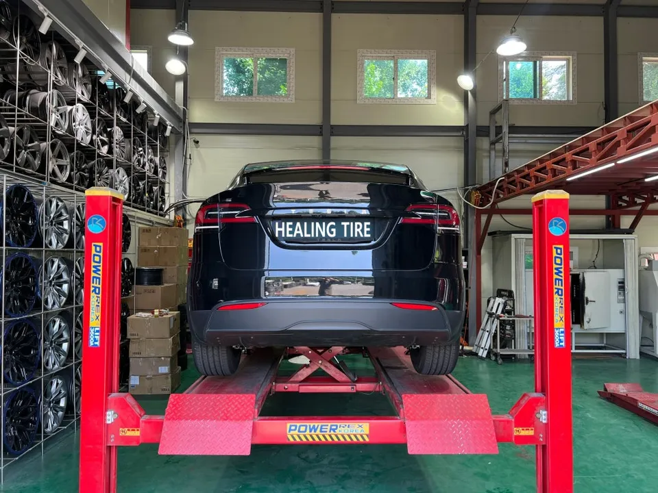 Tesla Model Xのホイールリペア・塗装事例 施工写真 2