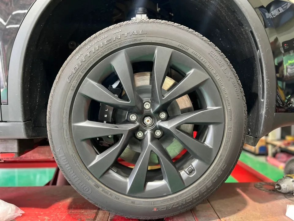 Tesla Model Xのホイールリペア・塗装事例 施工写真 3