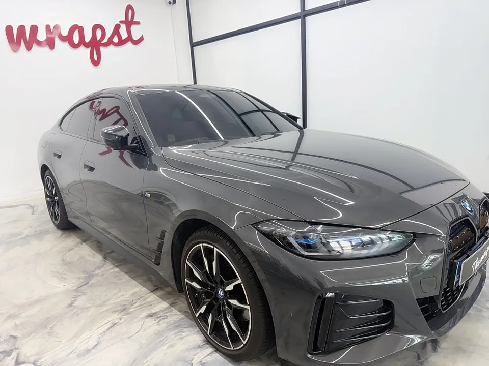 BMW i4 vinyl wrap - BMW i4 Vinyl Wrap Review: Matte Black Transformation photo 2