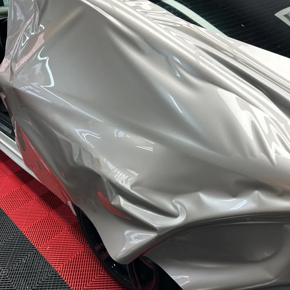 BMW M4のカーラッピング事例｜メタリックシルバーの高級感 施工写真 2-1