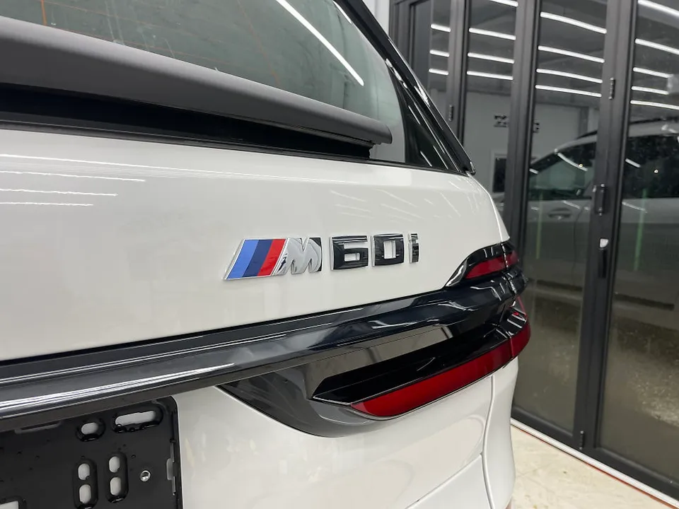 BMW X7 M60i PPF施工事例|マットブラックの高級感 施工写真 2-1
