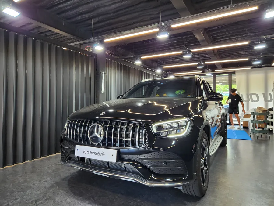 Mercedes-Benz GLC ambient lighting - Mercedes-Benz GLC Ambient Lighting Review — Enhanced Interior photo 3