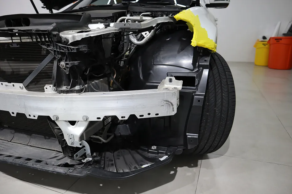 メルセデス・ベンツ Eクラス W213 カーラッピング事例 施工写真 3-1