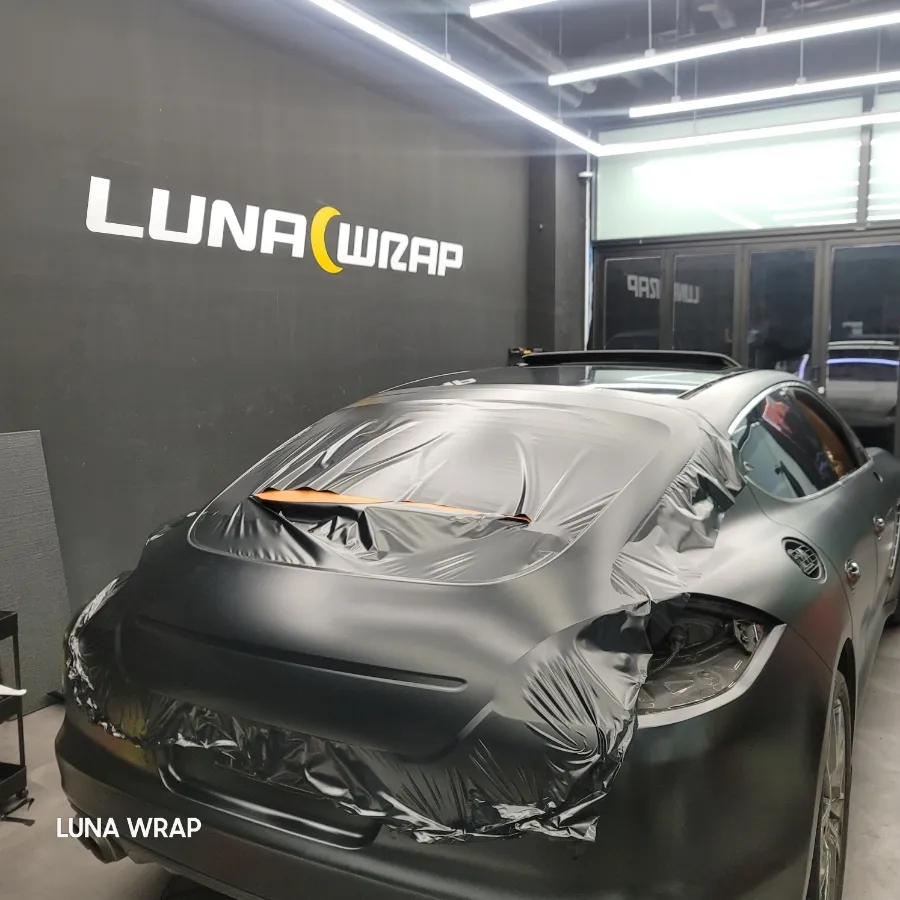 ポルシェ パナメーラ カーラッピング事例|マットブラックで高級感UP 施工写真 3-3