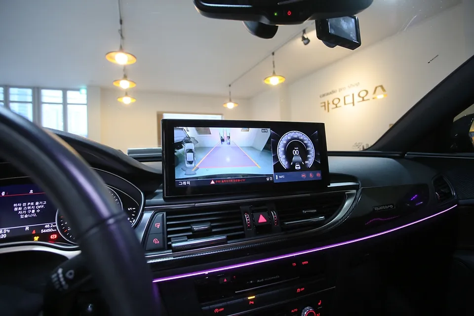 Audi A6のAndroid Auto・CarPlay取付事例 施工写真 1-2