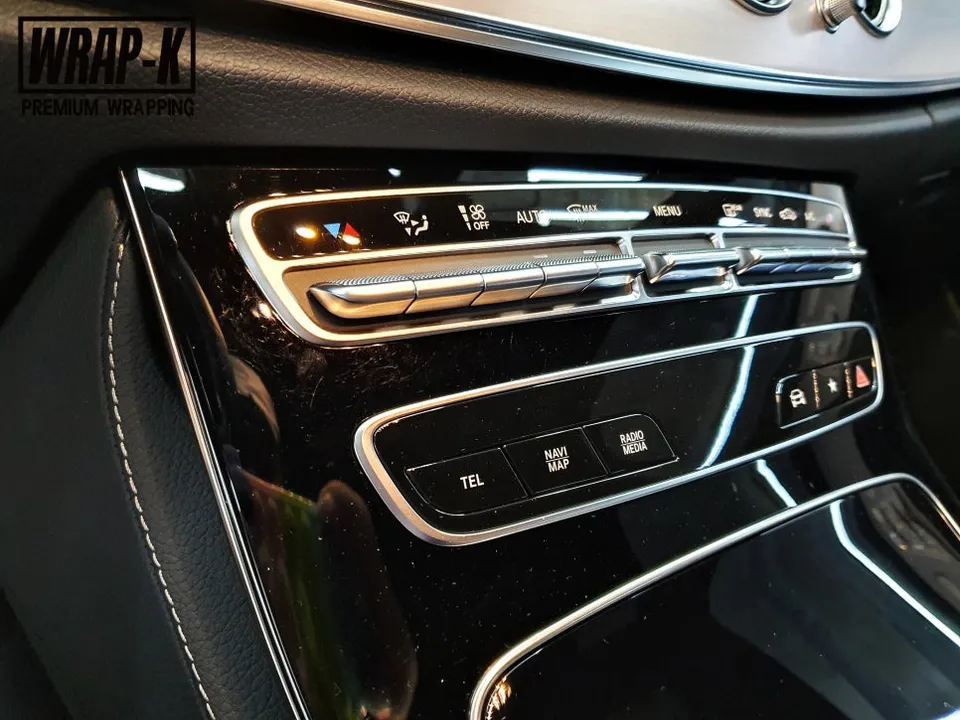 メルセデス・ベンツ Eクラス W213のカーラッピング事例 施工写真 3-1