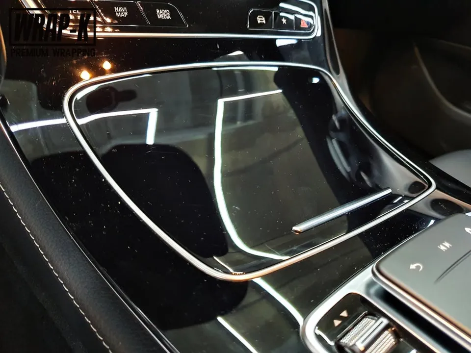 メルセデス・ベンツ Eクラス W213のカーラッピング事例 施工写真 1-2