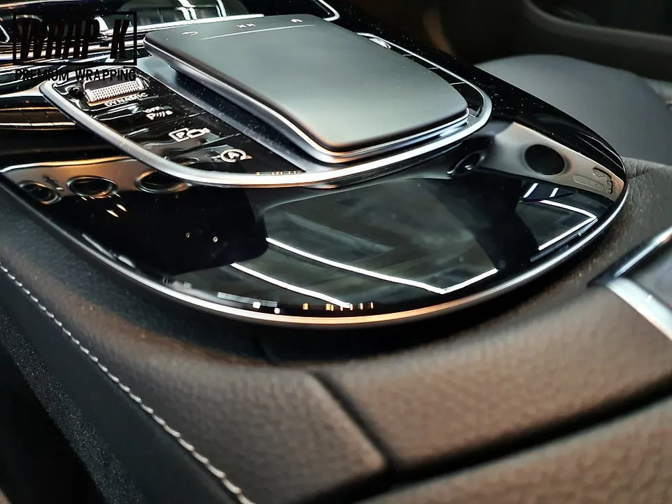 メルセデス・ベンツ Eクラス W213のカーラッピング事例 施工写真 2-2