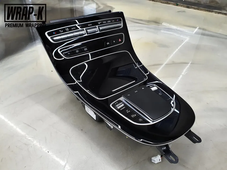メルセデス・ベンツ Eクラス W213のカーラッピング事例 施工写真 2-3
