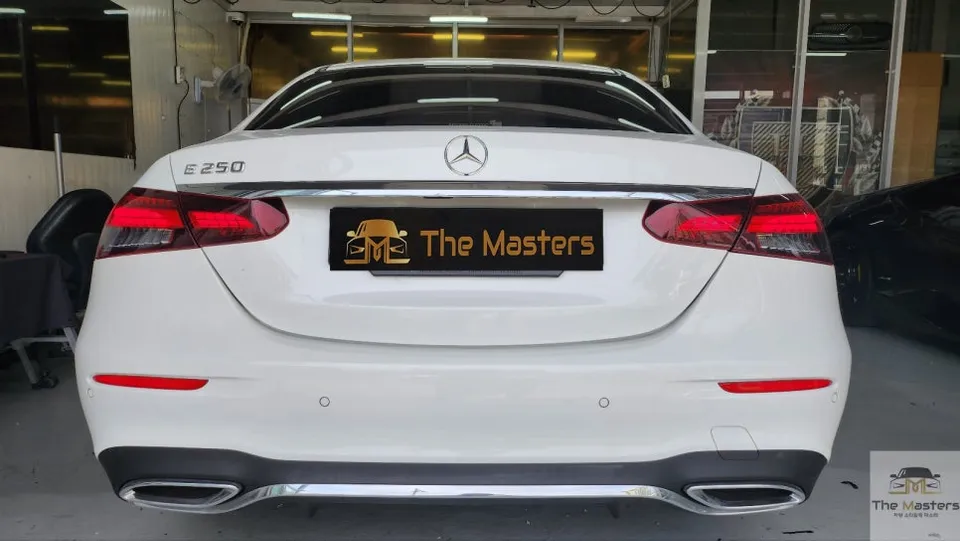 Mercedes-Benz E-Class W213 ambient lighting - Mercedes-Benz E-Class W213 Ambient Lighting Review photo 2
