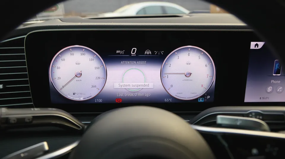 Mercedes-BenzのAndroid Auto・CarPlay取付事例 施工写真 2-1