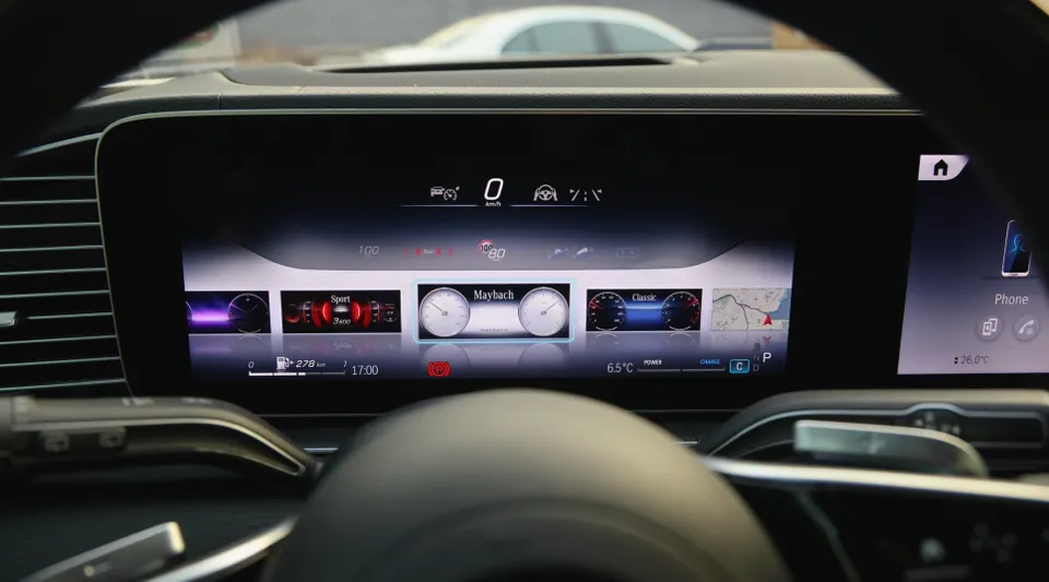 Mercedes-BenzのAndroid Auto・CarPlay取付事例 施工写真 3-1