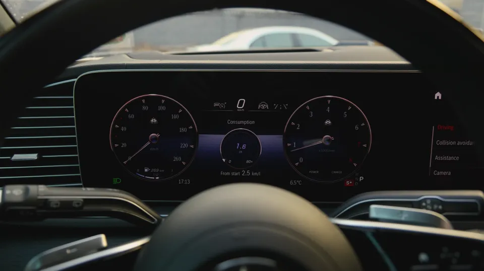Mercedes-BenzのAndroid Auto・CarPlay取付事例 施工写真 4-1