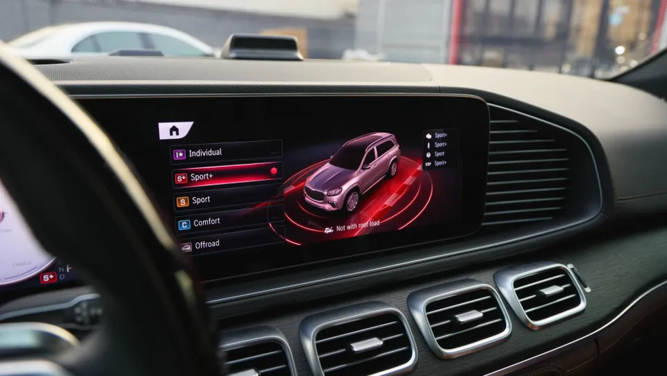 Mercedes-BenzのAndroid Auto・CarPlay取付事例 施工写真 2-2