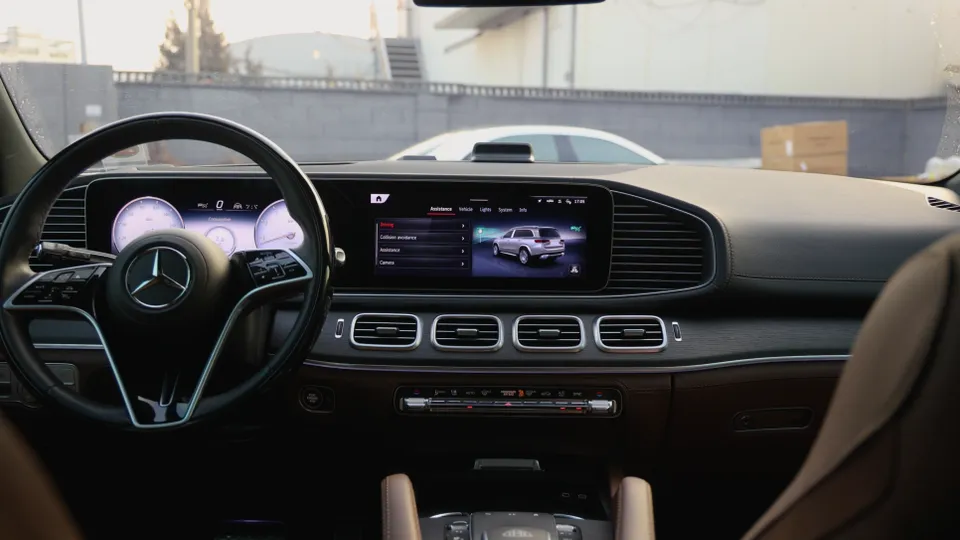 Mercedes-BenzのAndroid Auto・CarPlay取付事例 施工写真 4-2