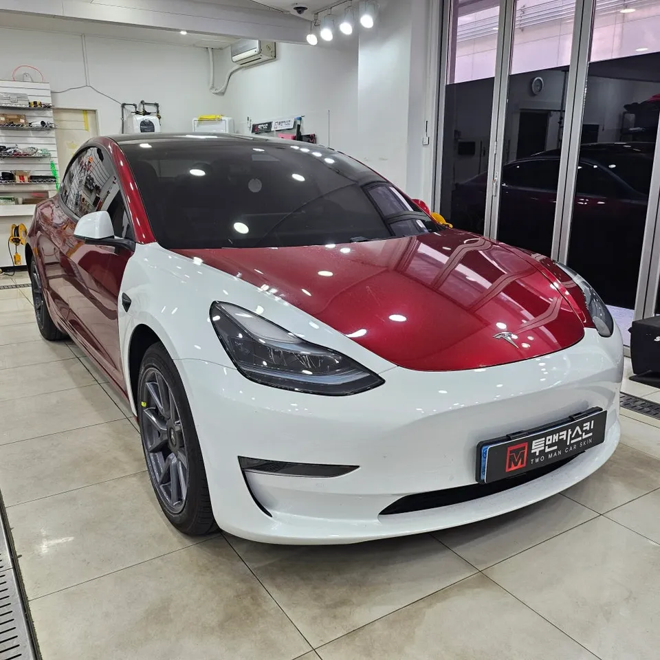 Tesla Model 3のカーラッピング事例｜2年使用後の剥離 施工写真 2-1