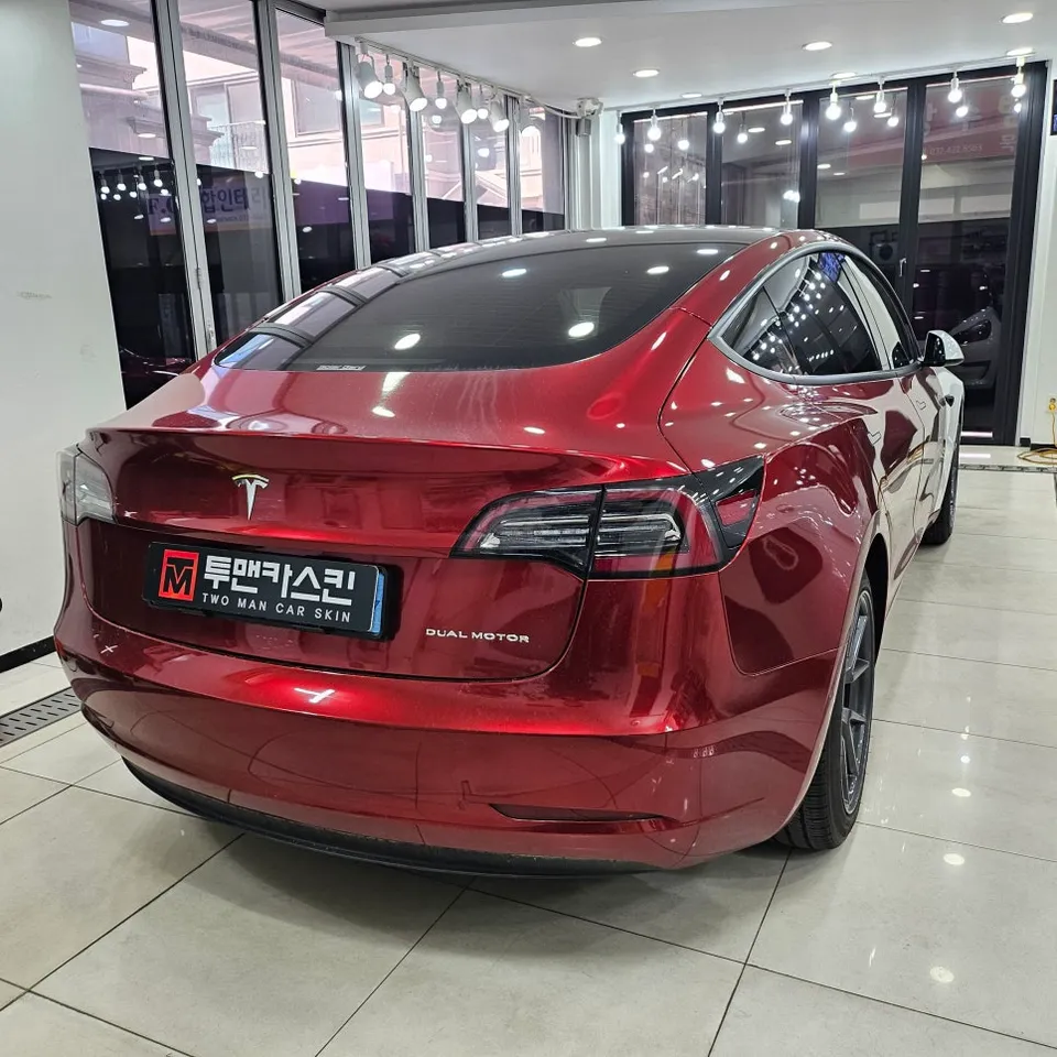 Tesla Model 3のカーラッピング事例｜2年使用後の剥離 施工写真 2-2