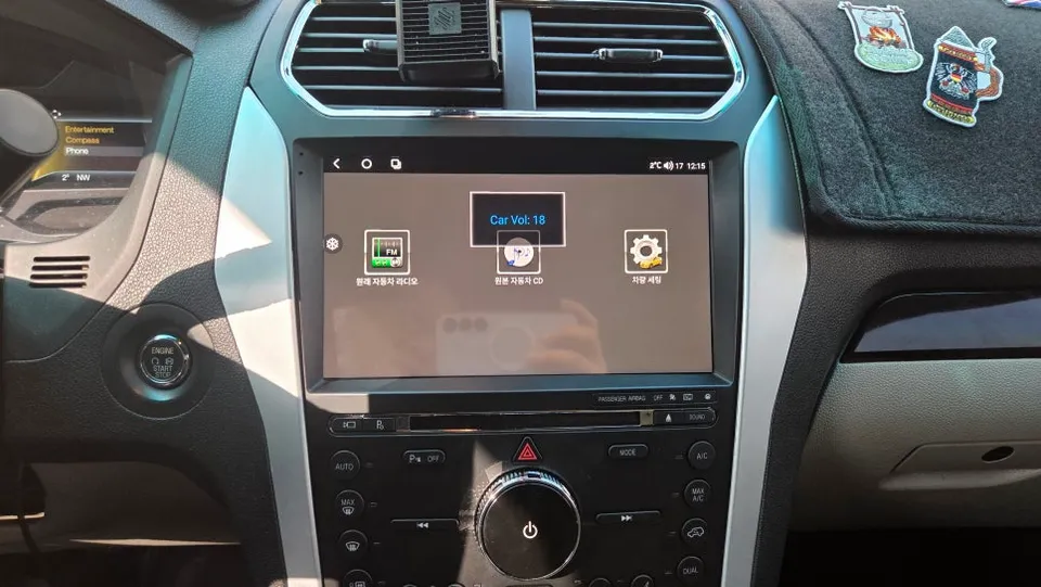 Ford ExplorerのAndroid Auto・CarPlay取付事例 施工写真 3-1