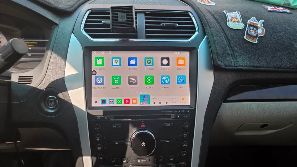 Ford ExplorerのAndroid Auto・CarPlay取付事例 施工写真 4-1
