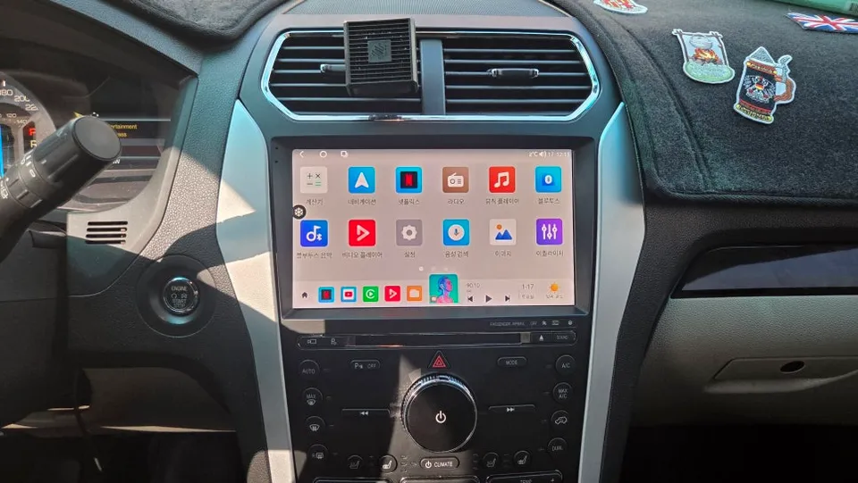 Ford ExplorerのAndroid Auto・CarPlay取付事例 施工写真 1-2