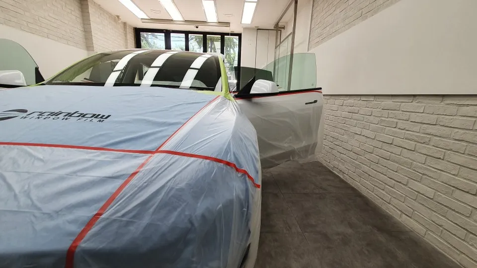 Tesla Model Yのカーフィルム施工事例|費用目安・仕上がり 施工写真 3-1