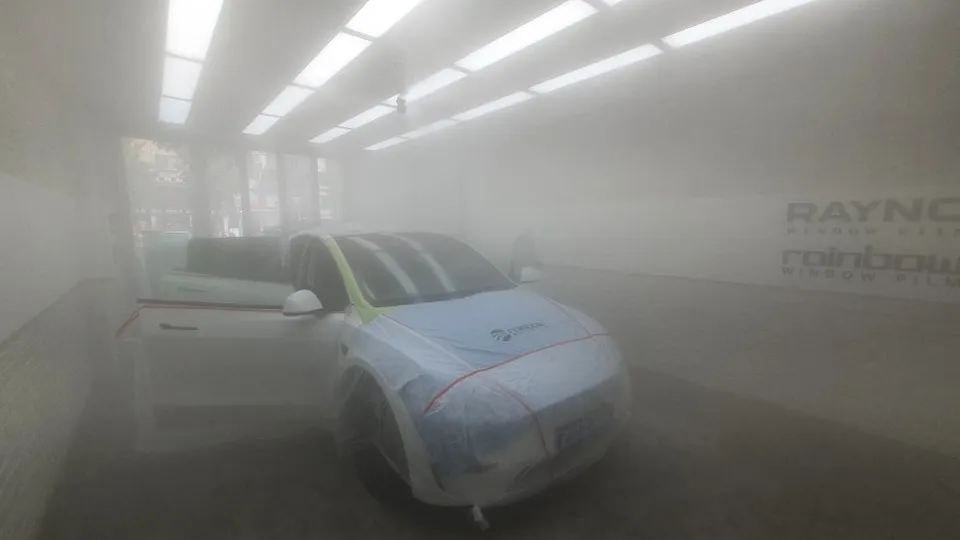 Tesla Model Yのカーフィルム施工事例|費用目安・仕上がり 施工写真 2-3