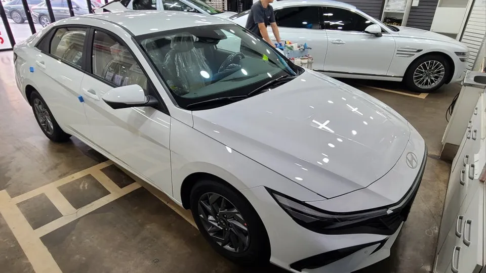Hyundai Elantraのドライブレコーダー取付事例 施工写真 2-1