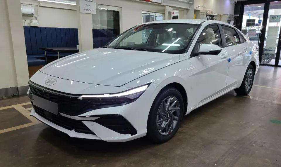 Hyundai Elantraのドライブレコーダー取付事例 施工写真 3-1