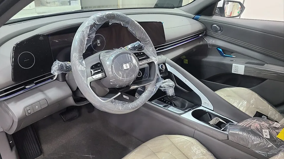 Hyundai Elantraのドライブレコーダー取付事例 施工写真 1-2