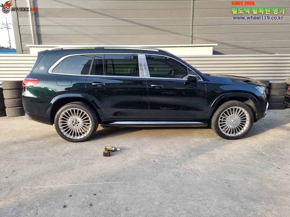 Mercedes-Benz GLS Maybachのホイールリペア・塗装事例 施工写真 2-1