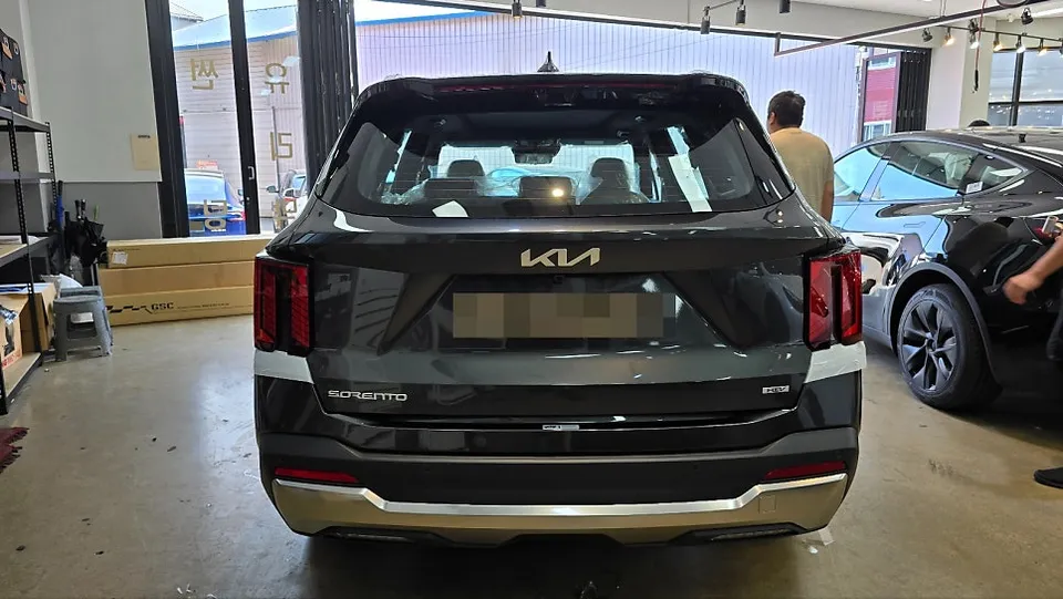Kia Sorento Hybrid new car package - Kia Sorento Hybrid New Car Package Review — Flawless Delivery photo 4